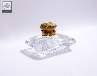 Ancien encrier en cristal de forme coussin
Bouchon...