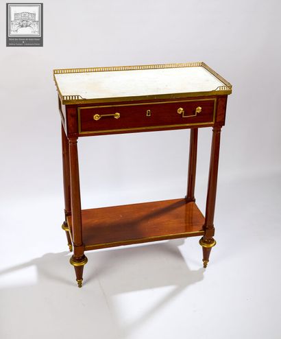 PETITE CONSOLE-DESSERTE D'ÉPOQUE LOUIS XVI
En...