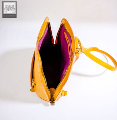 LOUIS VUITTON
Sac à dos modèle 