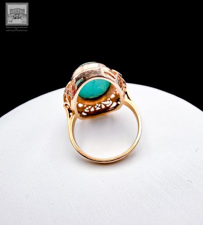 Bague ajourée 
Or jaune 18K 750/°°°
Sertie...