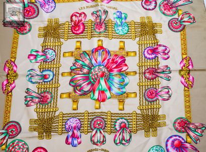 HERMÈS Paris 
Carré en twill de soie titré...