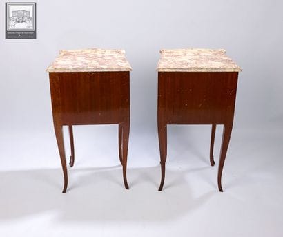 Paire de chevets
Style Louis XV
Bois 
Ouvrant...