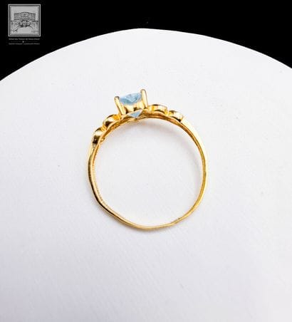 Bague
Or jaune 18K 750/°°°
Sertie d'une petite...
