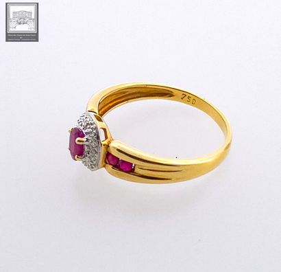 Bague en or jaune 18K 750/°°°
Poinçon tête...