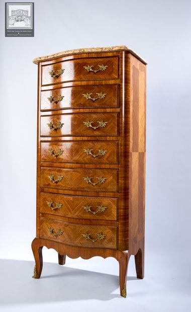 Semainier
Style Louis XV
Bois 
Ouvrant par...