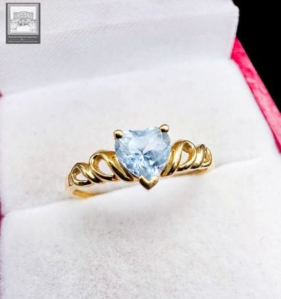 Bague
Or jaune 18K 750/°°°
Sertie d'une petite...