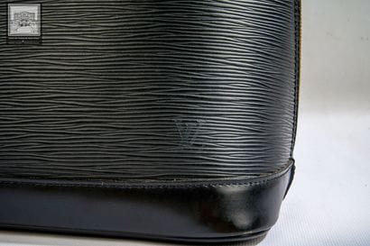 LOUIS VUITTON
Sac modèle 