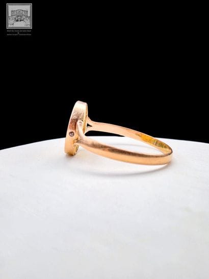 Bague en or 18K 750/°°°
Sertie d'un médaillon...
