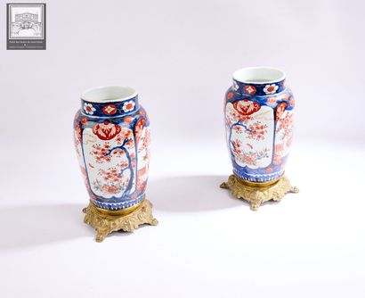 Asie
Paire de vases Imari
Décor de paysages...
