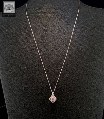 Très joli collier de style Art Déco en Platine...