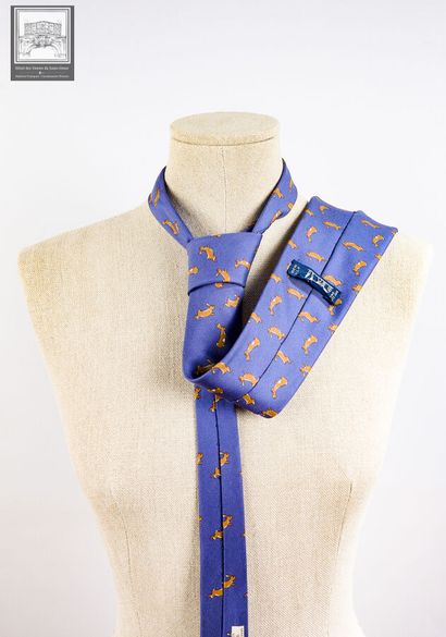 HERMES Paris, Lot comprenant :
- Cravate...