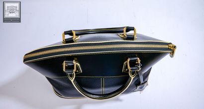 LOUIS VUITTON.
SAC à main modèle Lockit 
Cuir...