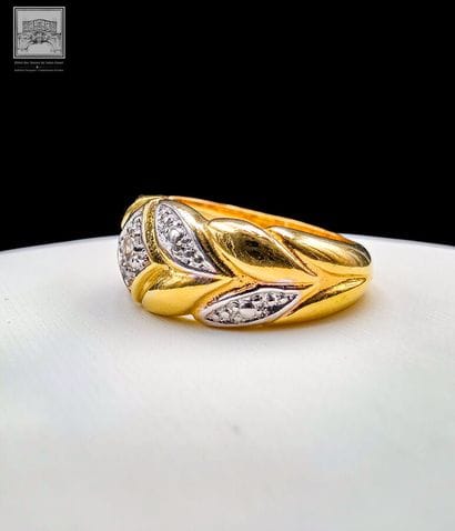 Bague
Or jaune 18K 750/°°°
Sertie d'une pierre...