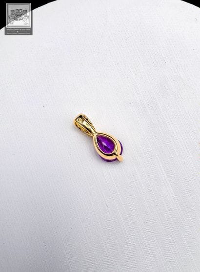 Pendentif sertie d'une améthyste en forme...