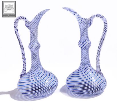 Paire de verseuses
Verre à décor de spirales...