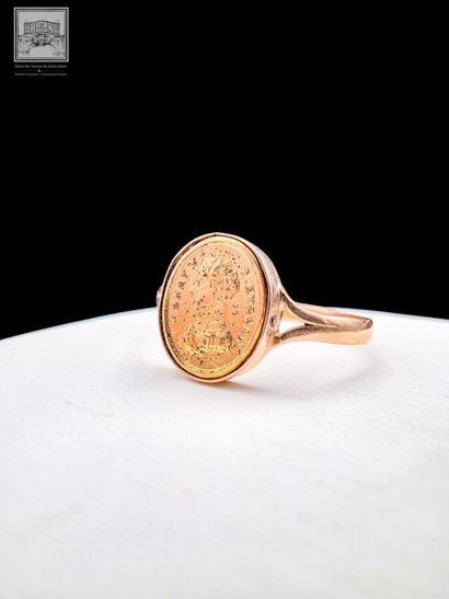 Bague en or 18K 750/°°°
Sertie d'un médaillon...
