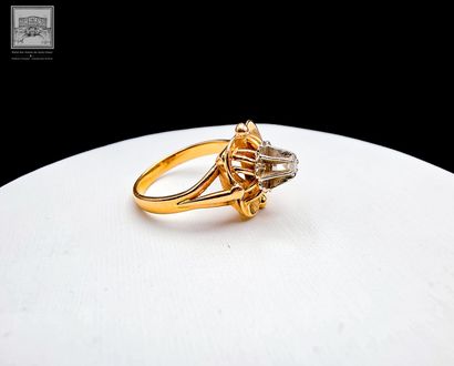 Bague sertie d'un diamant de 0.05 ct env.
Or...