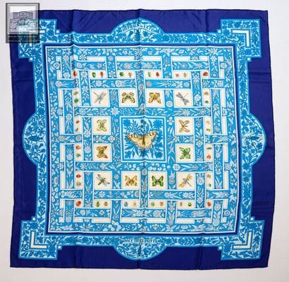 HERMÈS Paris 
Carré en twill de soie titré...