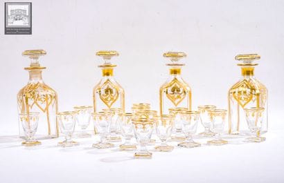 Service à liqueur en cristal 
décor à rehaut...