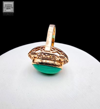 Bague ajourée 
Or jaune 18K 750/°°°
Sertie...