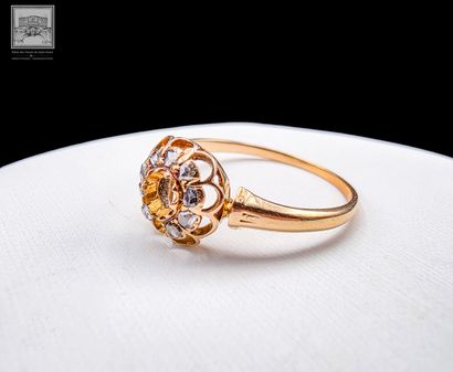 Bague en or 18K 750/°°°
Sertie de 9 pierres...