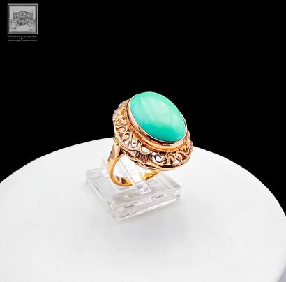 Bague ajourée 
Or jaune 18K 750/°°°
Sertie...