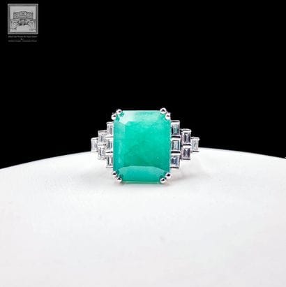 Bague de style Art Déco en or blanc 750°/.(18K)...