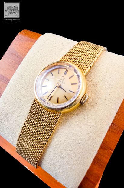 OMEGA, montre bracelet de dame rond
Or jaune...