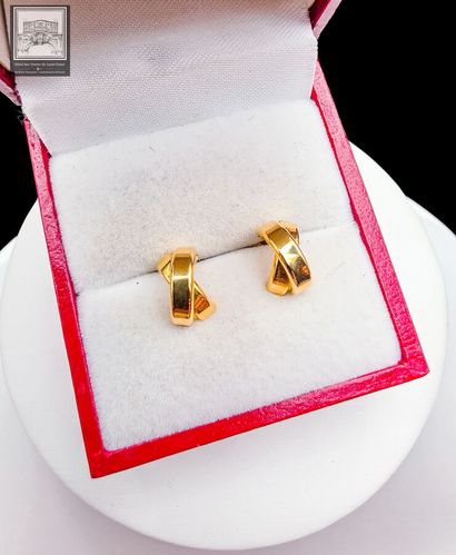 Paire de boucles d'oreilles en or jaune 18K...
