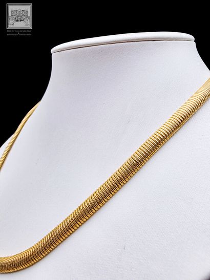 Collier à maille serpent en or jaune 18K...