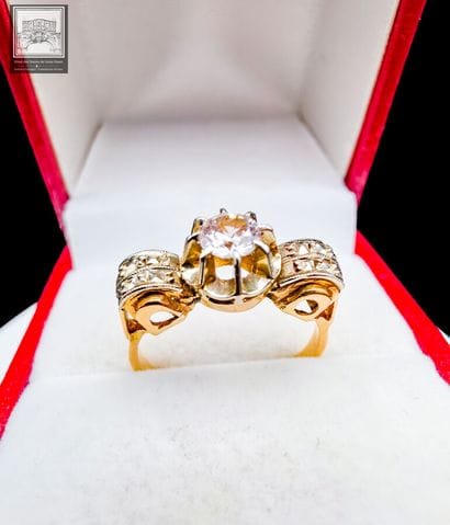 Ring
Yellow gold
750/°°° Eagle-head hallmark
Set...
