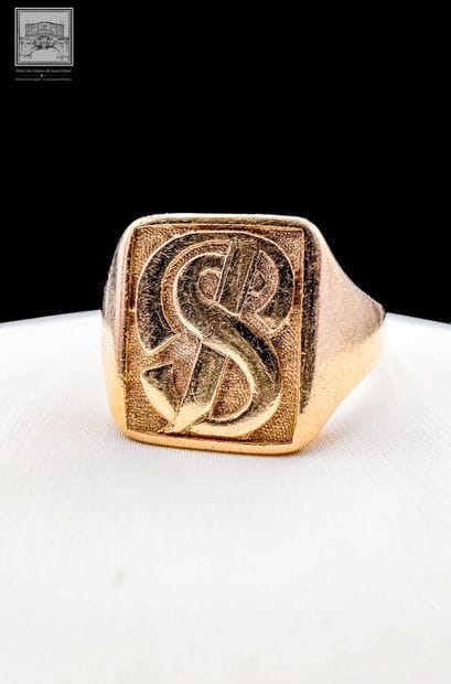 Men's signet ring
Yellow gold 
18K 750/°°°
Marked...