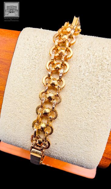 LIP 
Montre boitier et bracelet en or 18K...