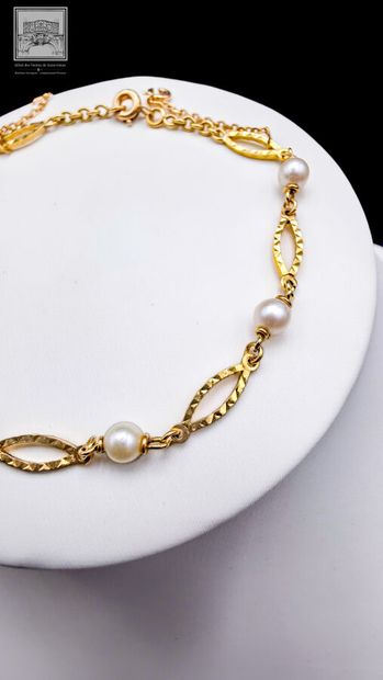 Petit bracelet en or jaune 18K 750/°°° et...
