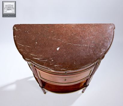 Console demi-lune 
Acajou et placage d'acajou...