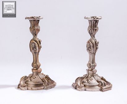 Paire de flambeau 
De style Louis XV 
Bronze...
