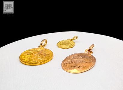 Lot de 2 pendentifs en or 18K 750/°°°
Poinçon...