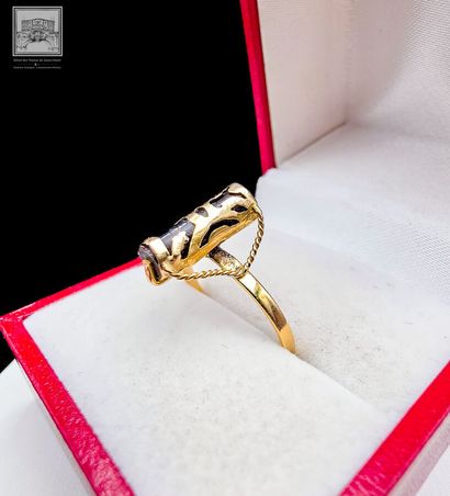 Bague
Or jaune 18K 750/°°°
à décor de motifs...