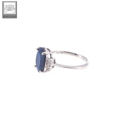 Bague en or blanc 750°/.(18K) 3g sertie d'un...