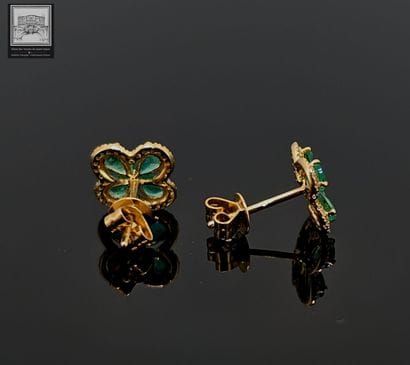 Pair of ear studs in 750°/.(18K) 1g65 yellow...
