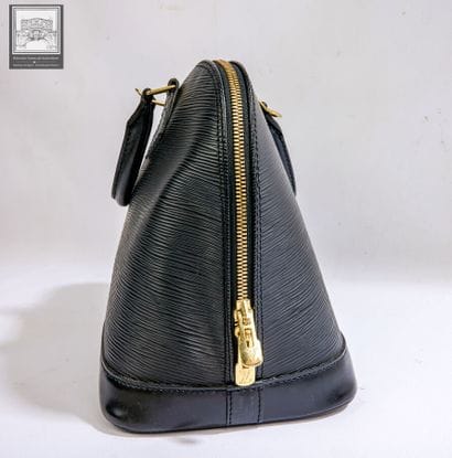 LOUIS VUITTON
Sac modèle 