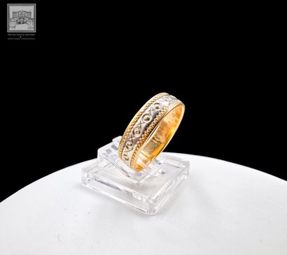 Alliance 
Or jaune et gris 18K 750/°°°
Poinçon...
