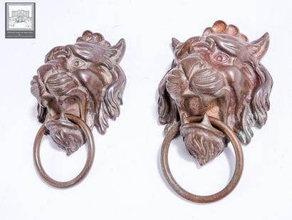 Pair of door knockers
Lion's muzzle 
Bronze...