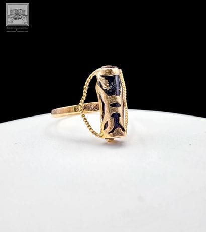 Bague
Or jaune 18K 750/°°°
à décor de motifs...
