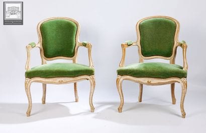 Paire de fauteuils cabriolet
Style Louis...