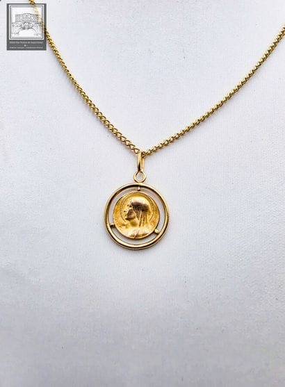Chaîne + pendentif en or jaune 18K 750/°°°
Poinçon...