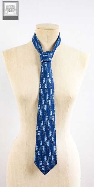 HERMES Paris, Lot comprenant :
- Cravate...