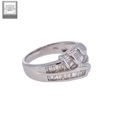 Bague en or blanc 750°/.(18K) 6g15 ornée...