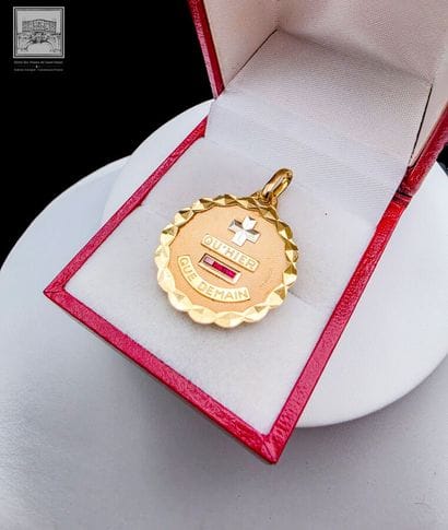 Médaille en or jaune 18K 750/°°°
Poinçon...