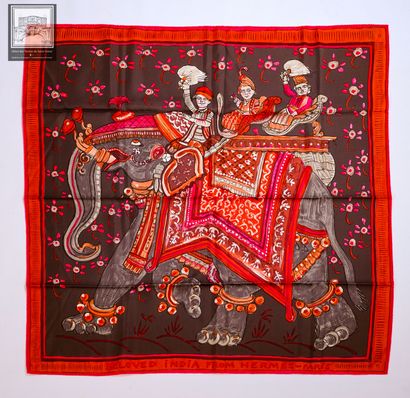 HERMÈS Paris 
Carré en twill de soie titré...